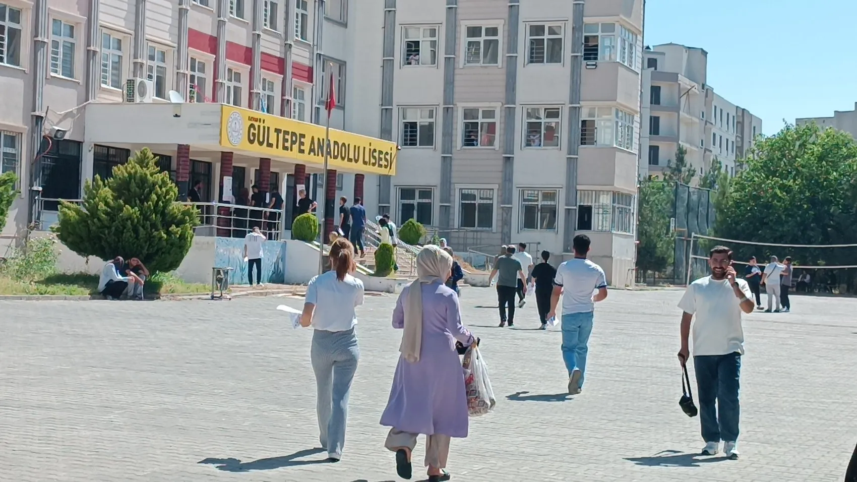 Batman'da 46 bin genç üniversite kapısında ter döküyor