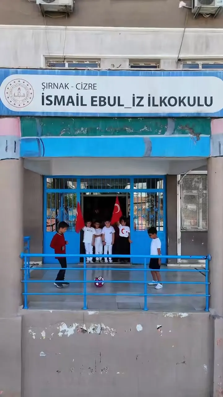 Cizreli öğrencilerden milli takıma havadan ay-yıldız selamı