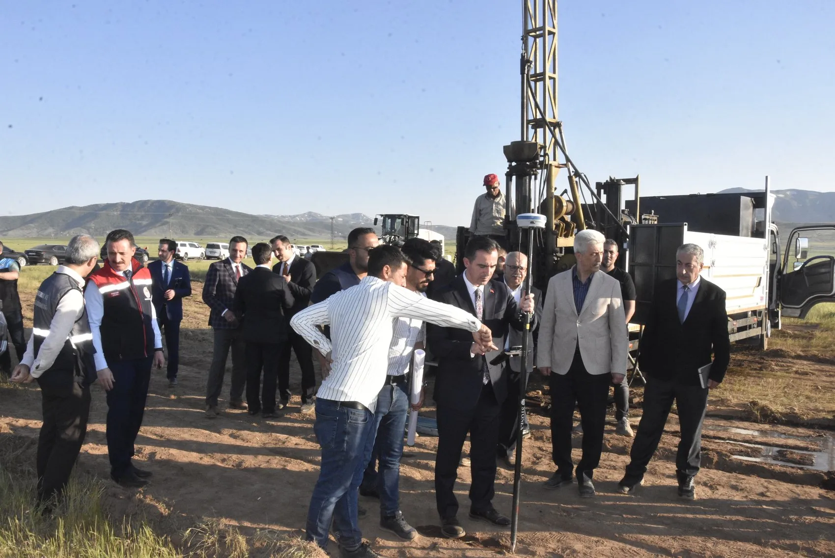 Bitlis sanayisini büyütecek dev organize sanayi projesinde ilk adım atıldı
