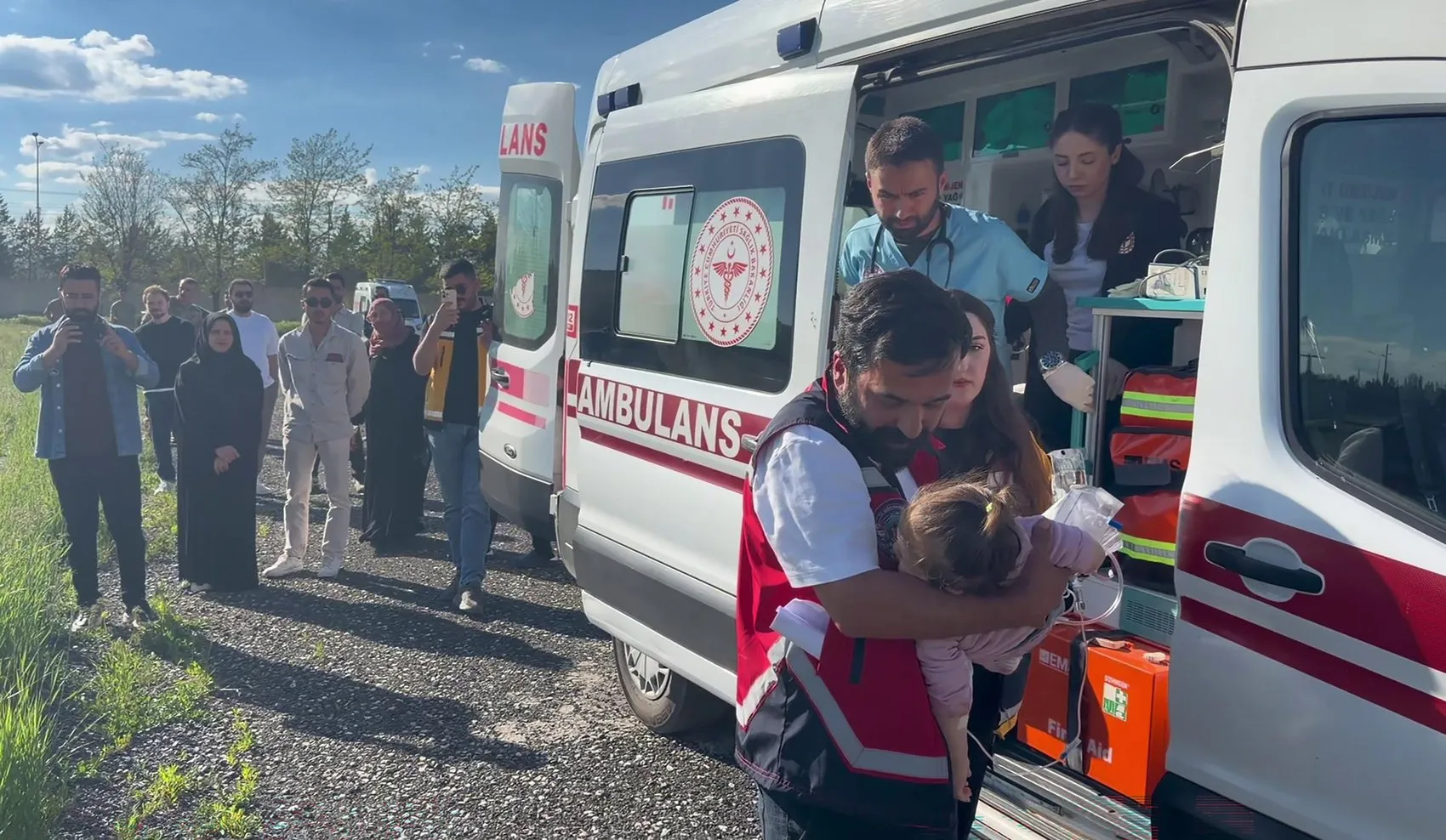 İki bebek acil şifa için İstanbul yolcusu