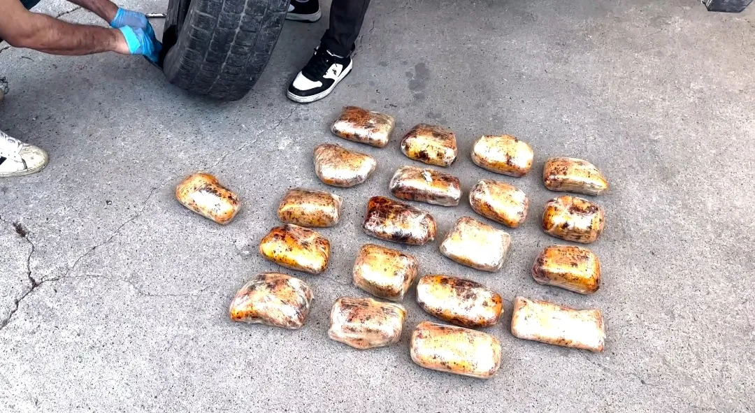 Batman'da minibüsün yedek lastiğinden 11,5 kilo uyuşturucu çıktı