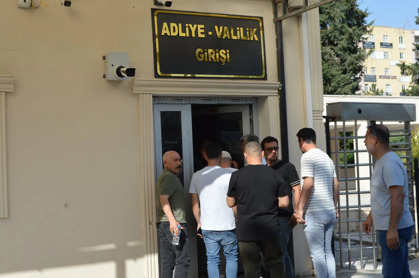 Mardin'de ev hayali kuran 80 aile dolandırıldıklarını iddia ediyor