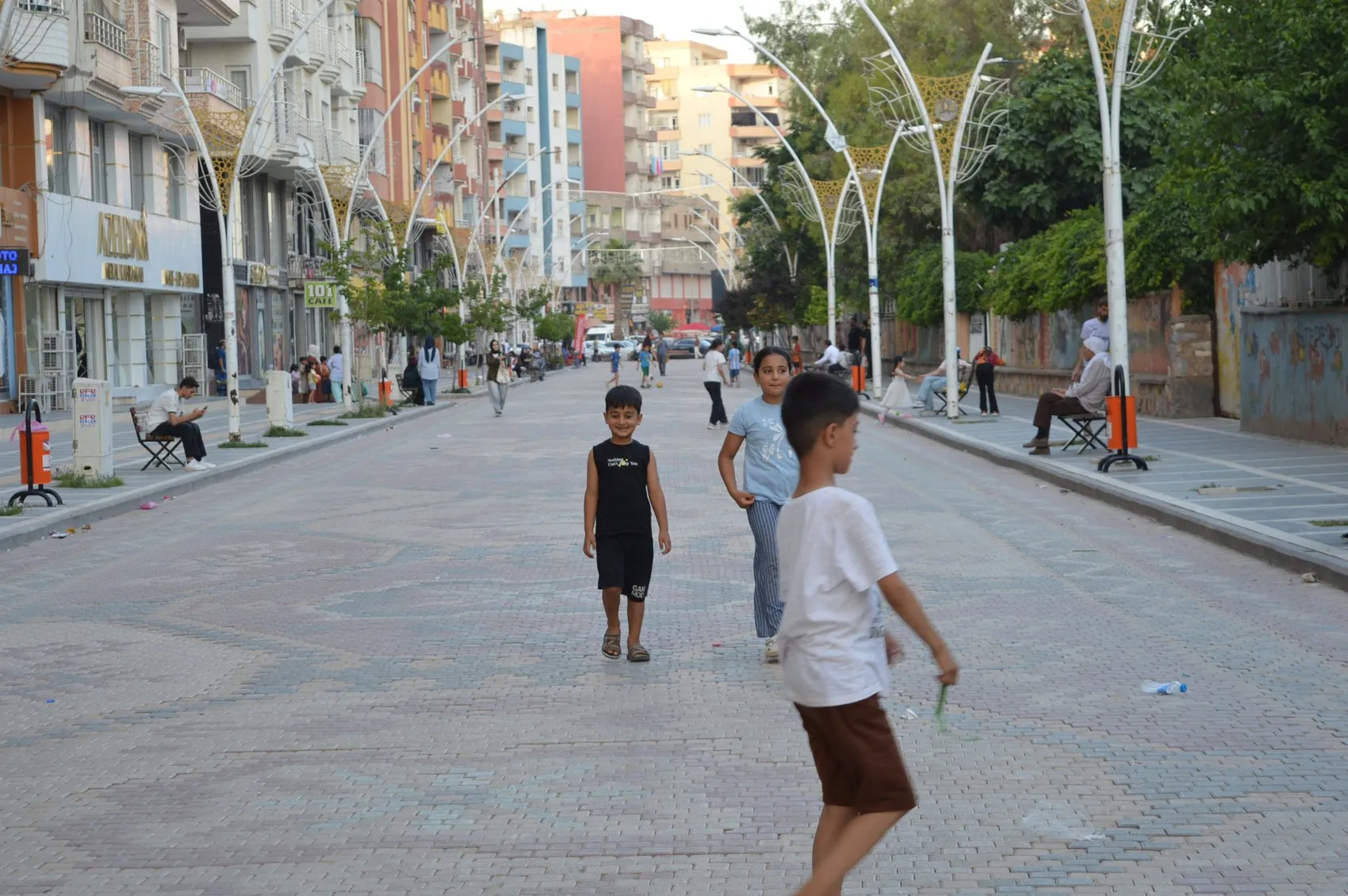 Kızıltepe'nin halı desenli caddesi 6 yıl sonra ilgi odağı
