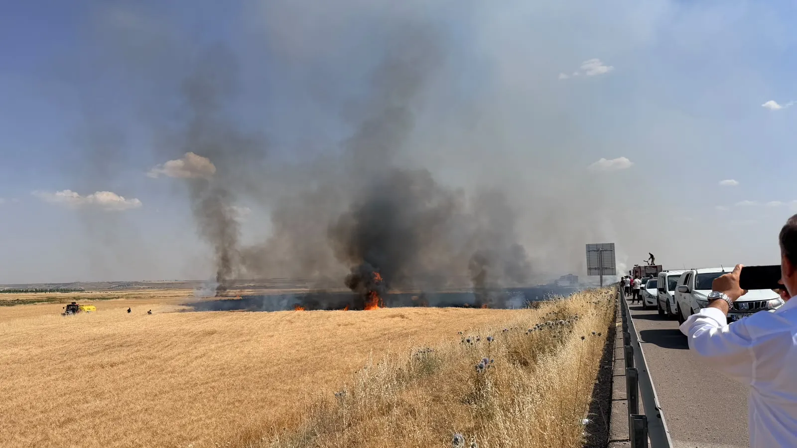 Diyarbakır Bağlar’da korkutan yangın büyümeden söndürüldü