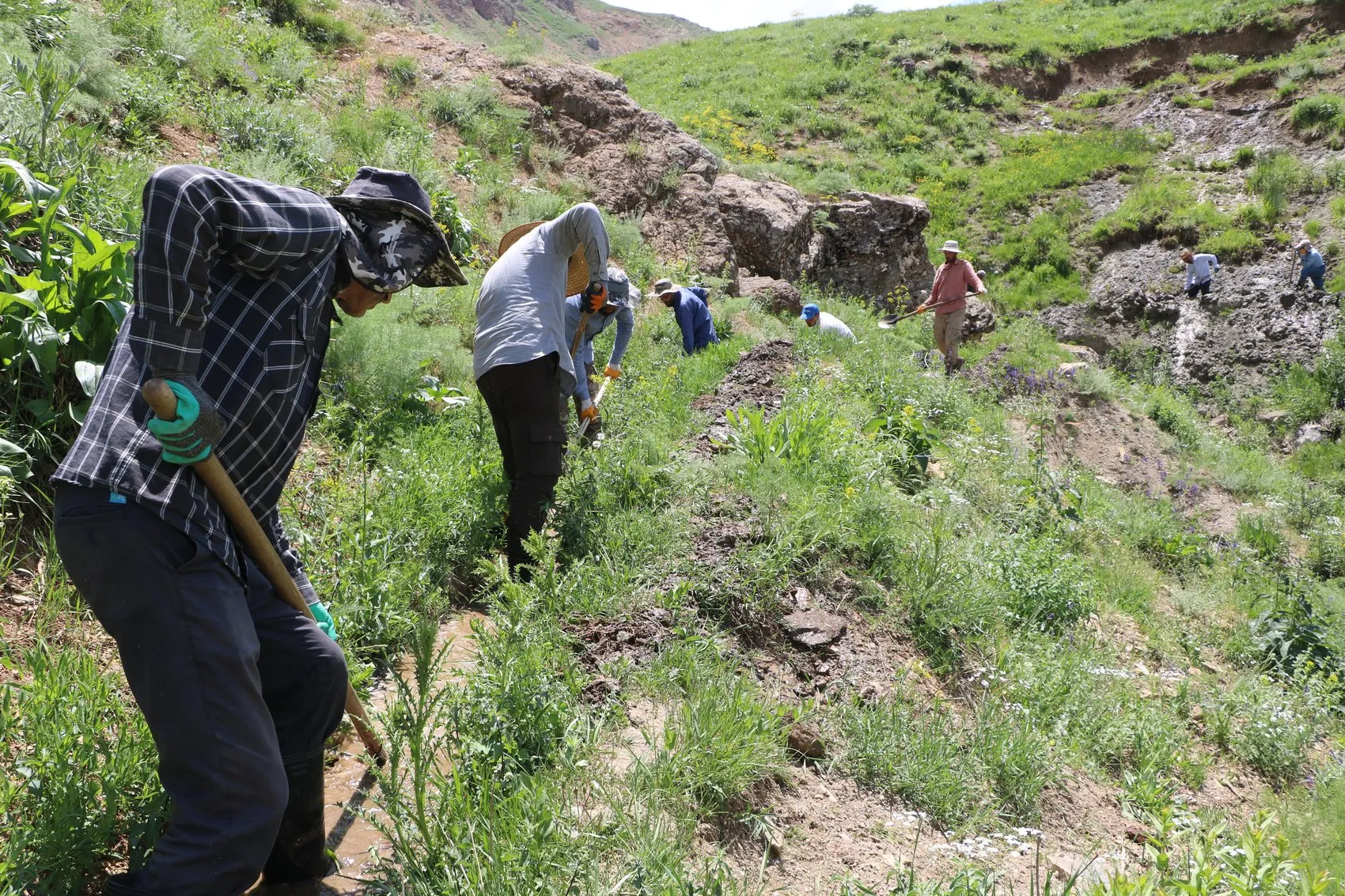 Hakkari’de köylülerin 10 kilometrelik su mücadelesi