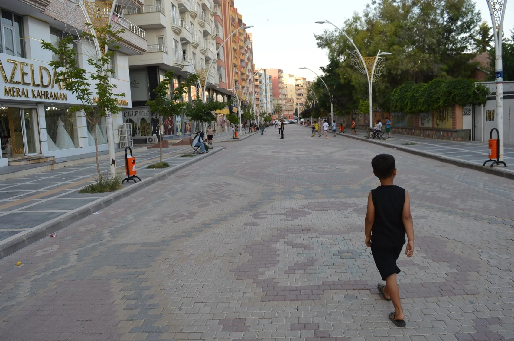 Kızıltepe'nin halı desenli caddesi 6 yıl sonra ilgi odağı