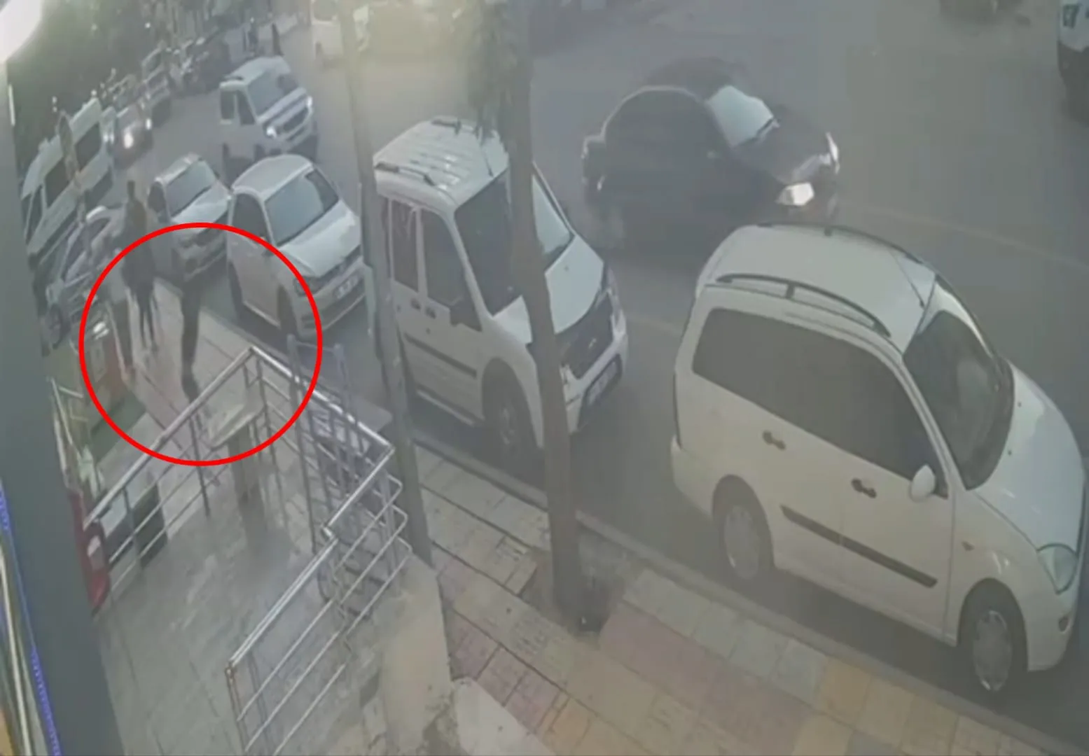 Siirt'te balkondan düşen bebek kameraya yakalandı