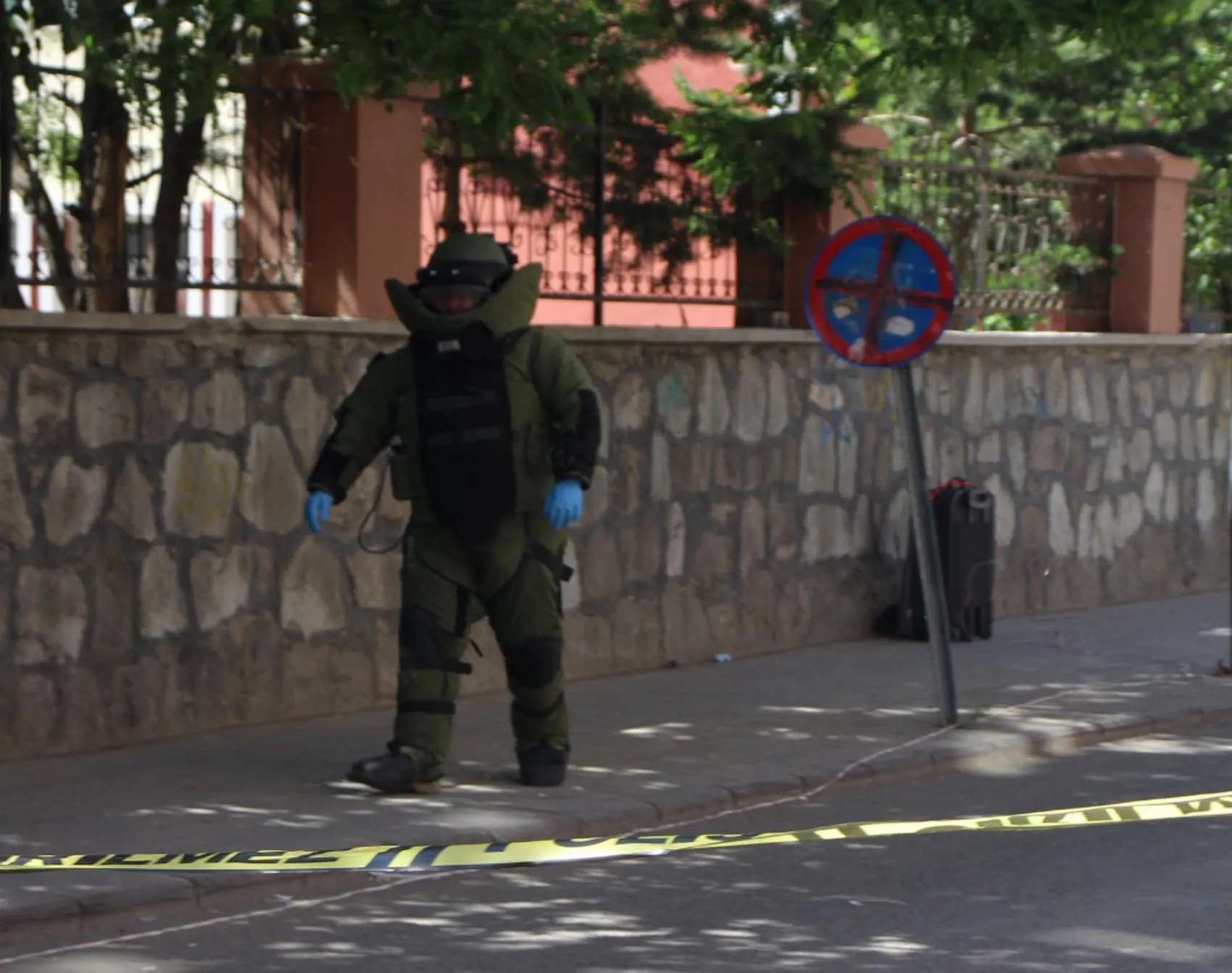 Ağrı'da sahipsiz valiz paniği kontrollü patlamayla sona erdi