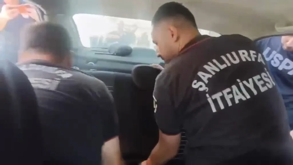 Şanlıurfa’da kayıp sanılan çocuk otomobilin bagajından çıktı