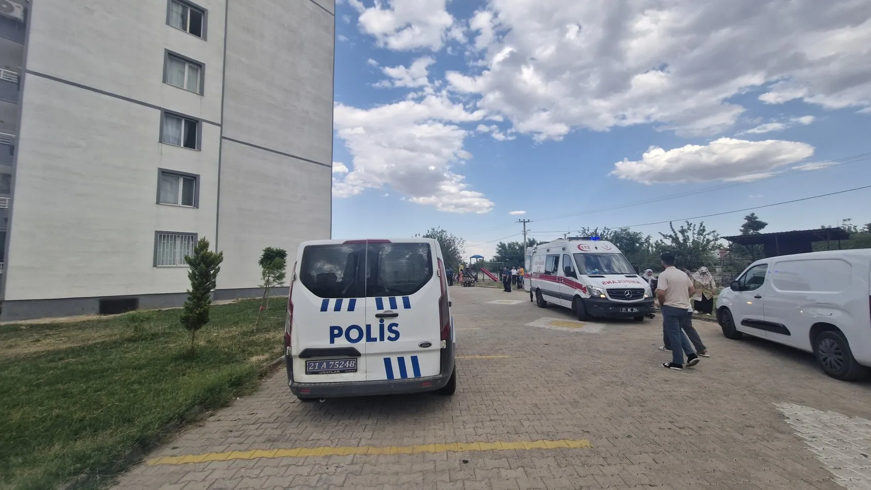 Diyarbakırda bir apartman dairesinde çıkan yangın paniğe yol açtı