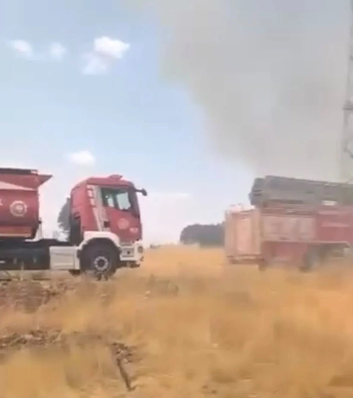 Lice Türeli bölgesindeki örtü yangını yerleşim yerlerini tehdit ediyor