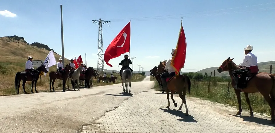 Van Erciş te Kırgız Türklerinin buluştuğu renkli şölen gerçekleşti
