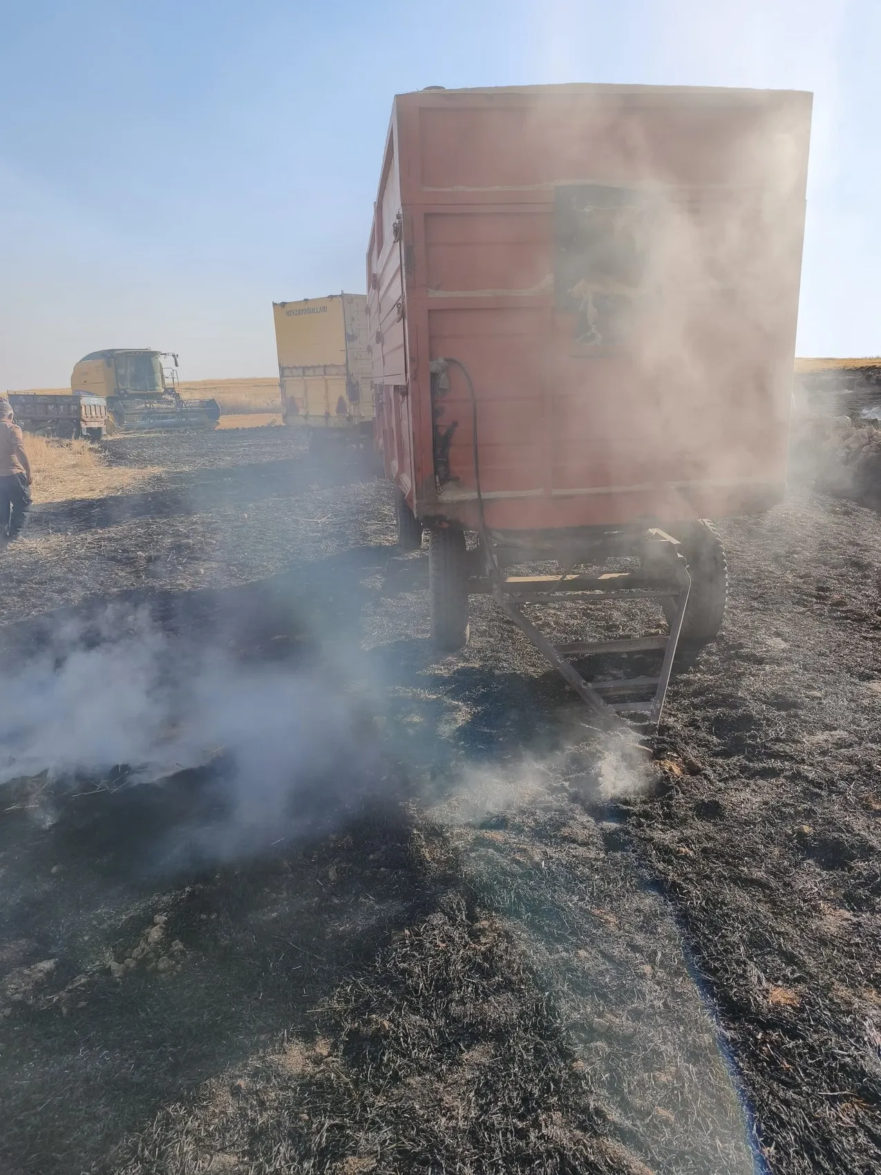 Şırnak Cizre’de arazide dinlenen çoban anız yangınının ortasında kaldı
