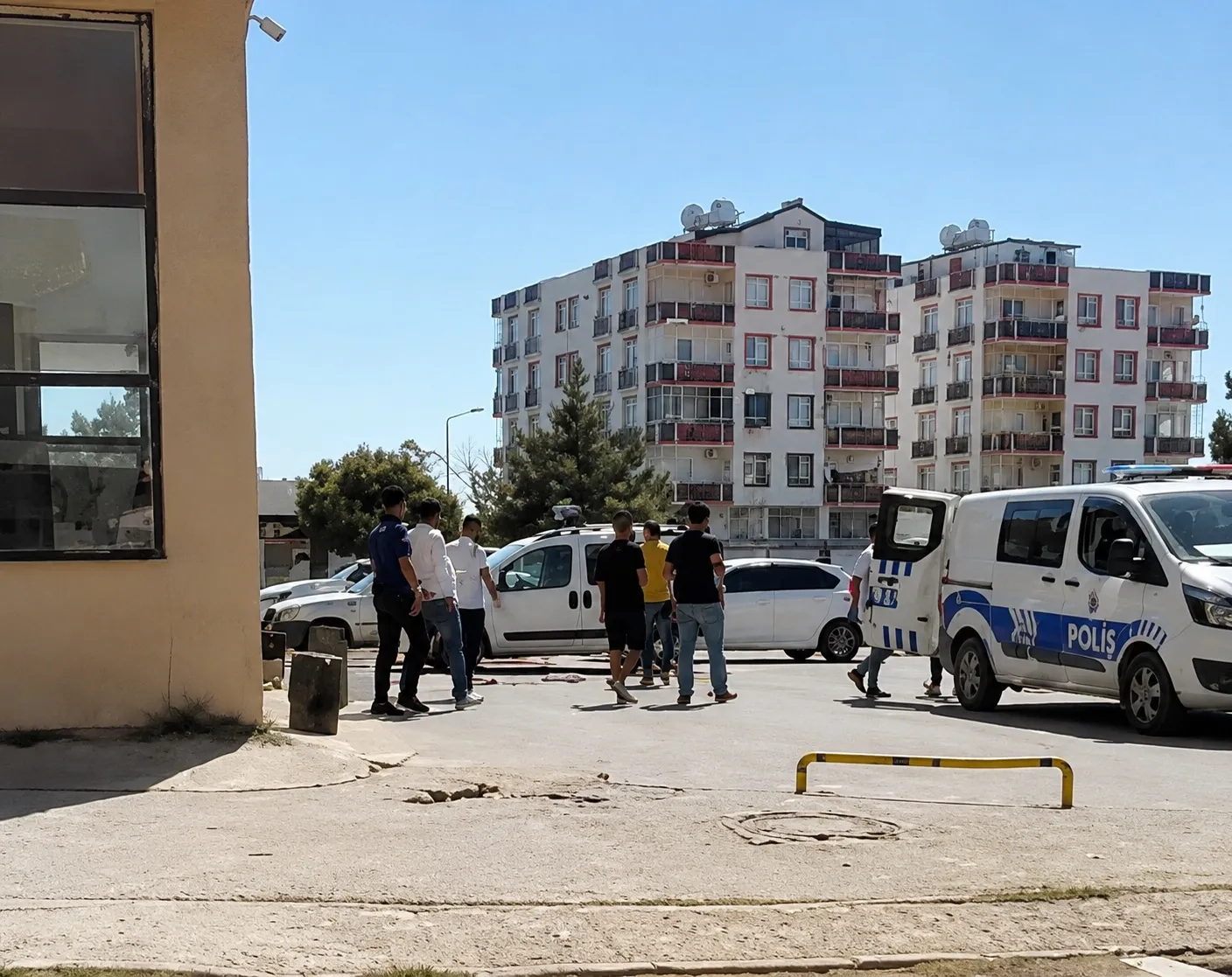 Şanlıurfa'da önü kesilen sürücü darbetti ve silahı çalındı