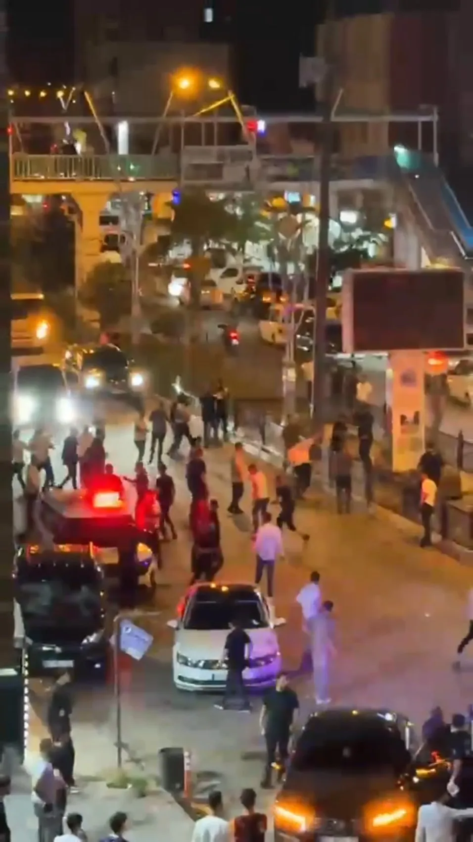 Silopi sokaklarında sopa ve yumrukların konuştuğu kavgada üç kişi yaralandı