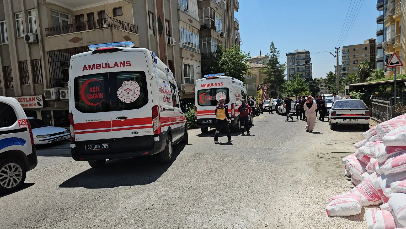 Şanlıurfa'da aile kavgası kanlı bitti Kuaför dükkanına saldırıda 4 kişi yaralandı