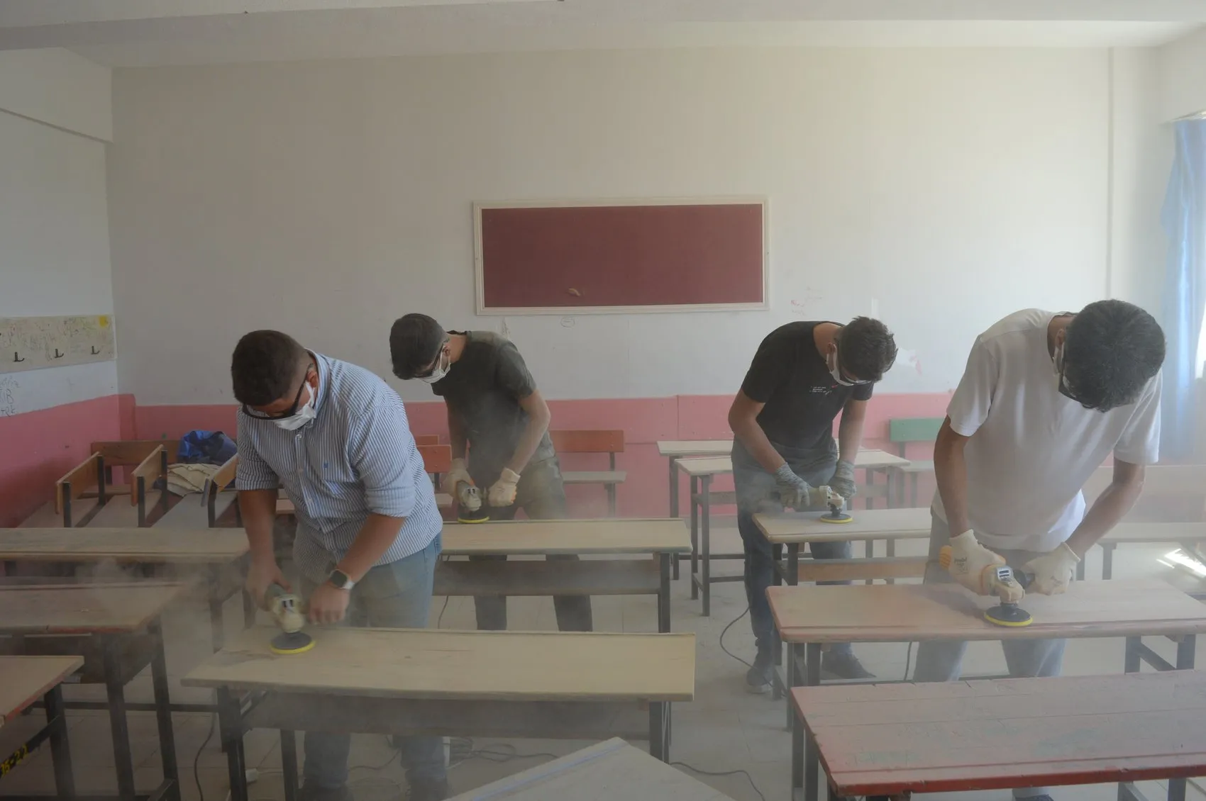 Mardinli öğrenciler okul sıralarını geri dönüşümle yeniden hayata kazandırıyor