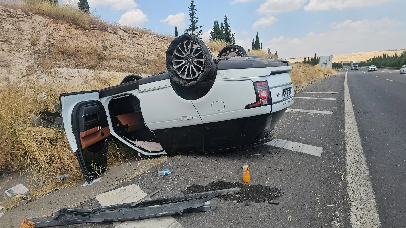 Şanlıurfa'da kontrolden çıkan cip şarampole yuvarlandı