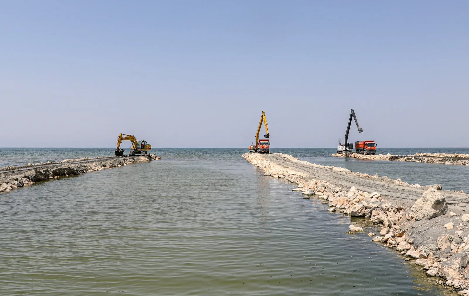 Van Gölü tabanındaki kirlilik temizliğiyle 2 milyon metreküpü aşkın atık temizlendi