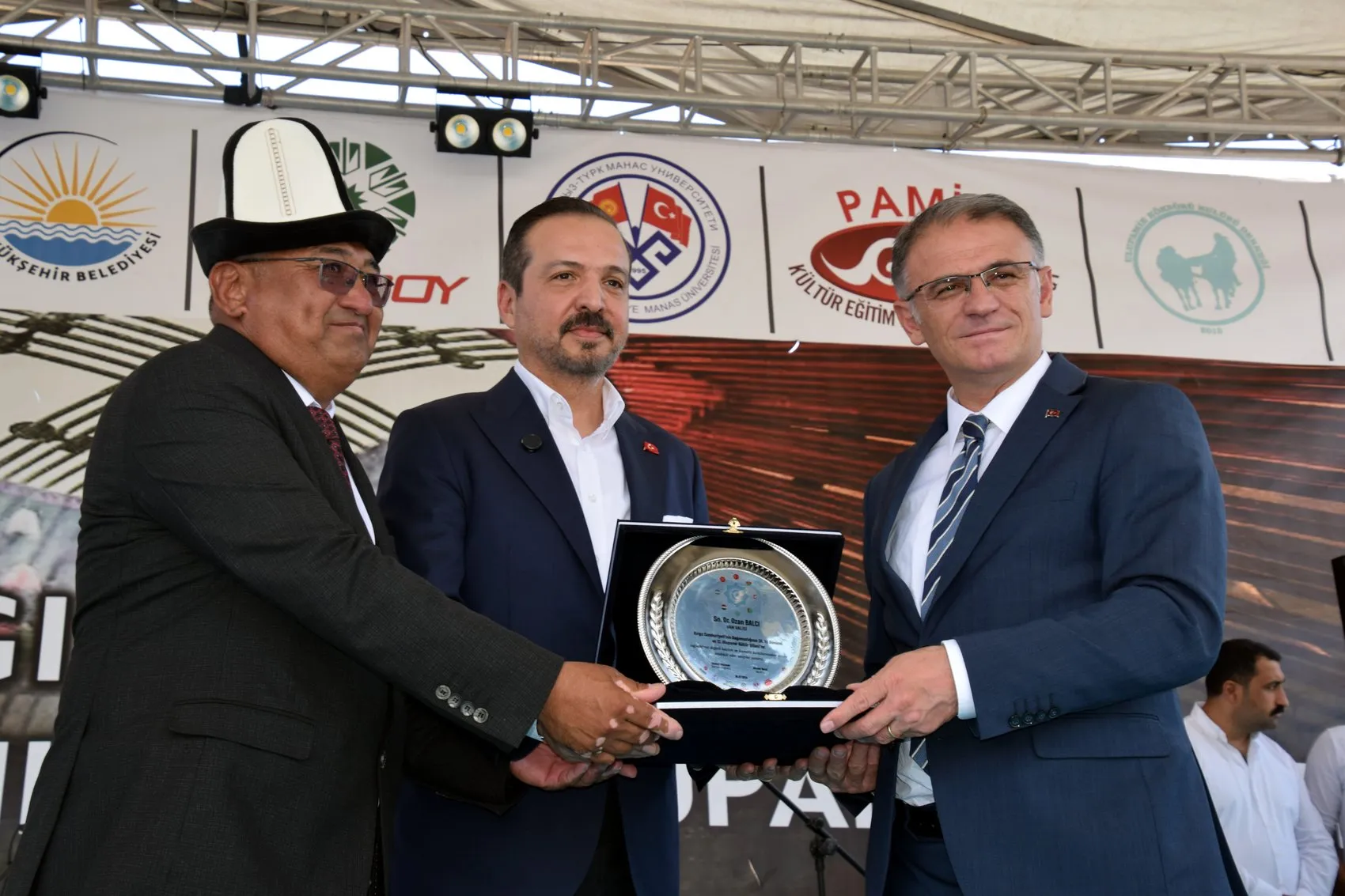 Van Erciş te Kırgız Türklerinin buluştuğu renkli şölen gerçekleşti