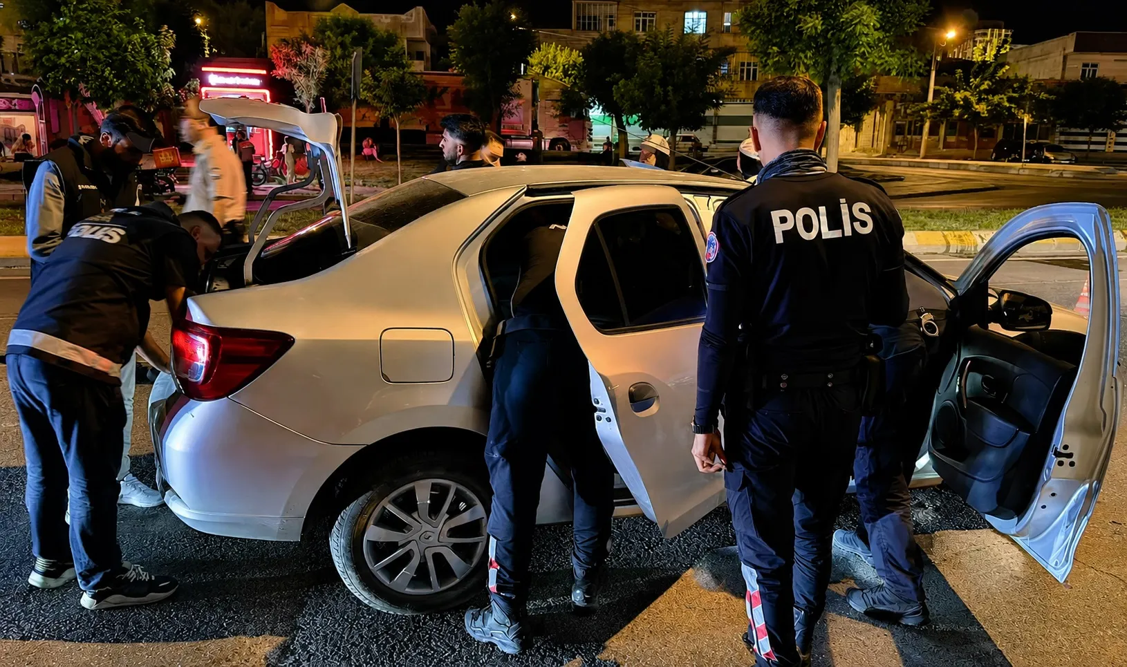Şanlıurfa genelinde binlerce polisle geniş çaplı asayiş denetimi yapıldı