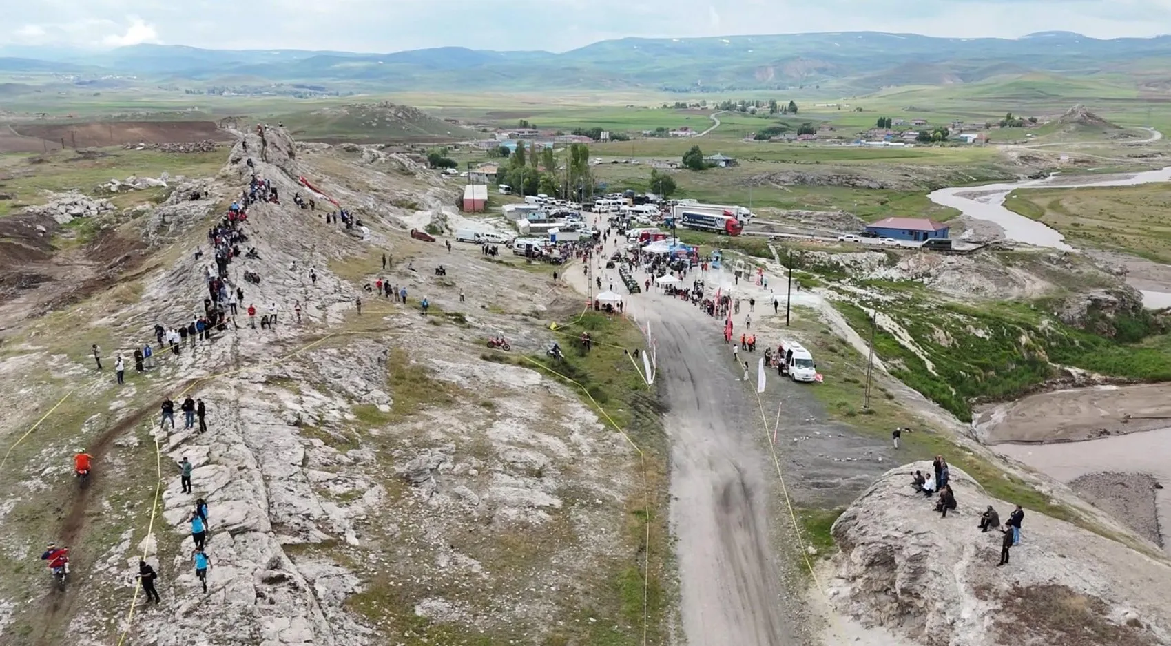 Ağrı zirvelerinde motor sporları heyecanı nefes kesti