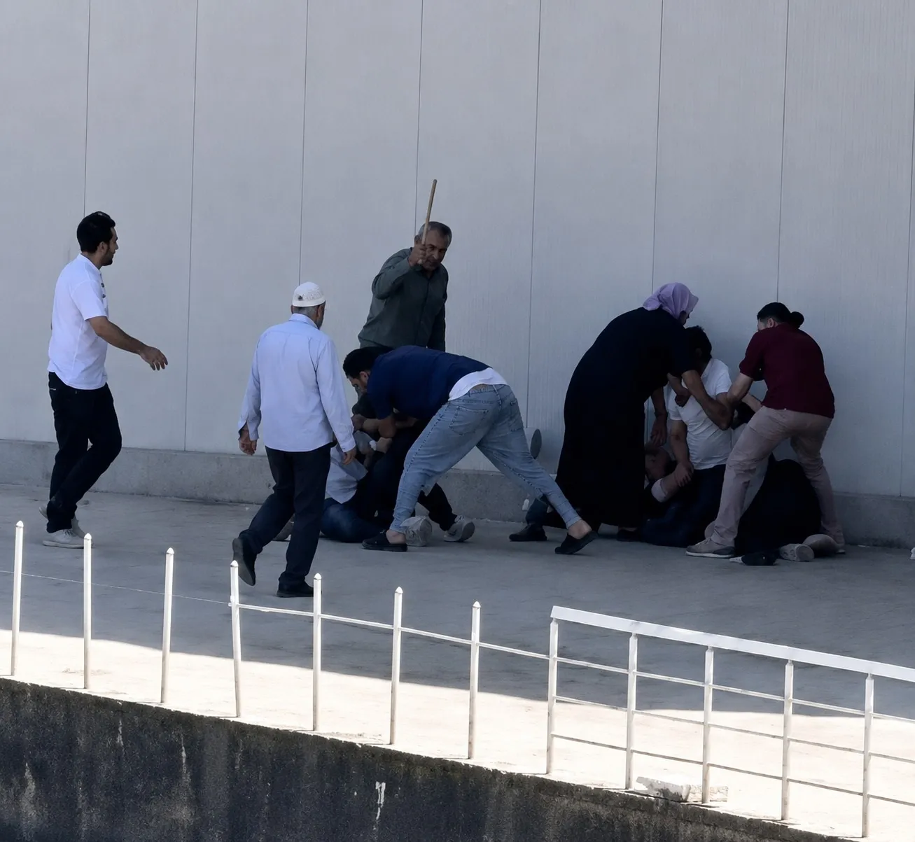 Şanlıurfa’da dükkan satış kavgası kanlı bitti