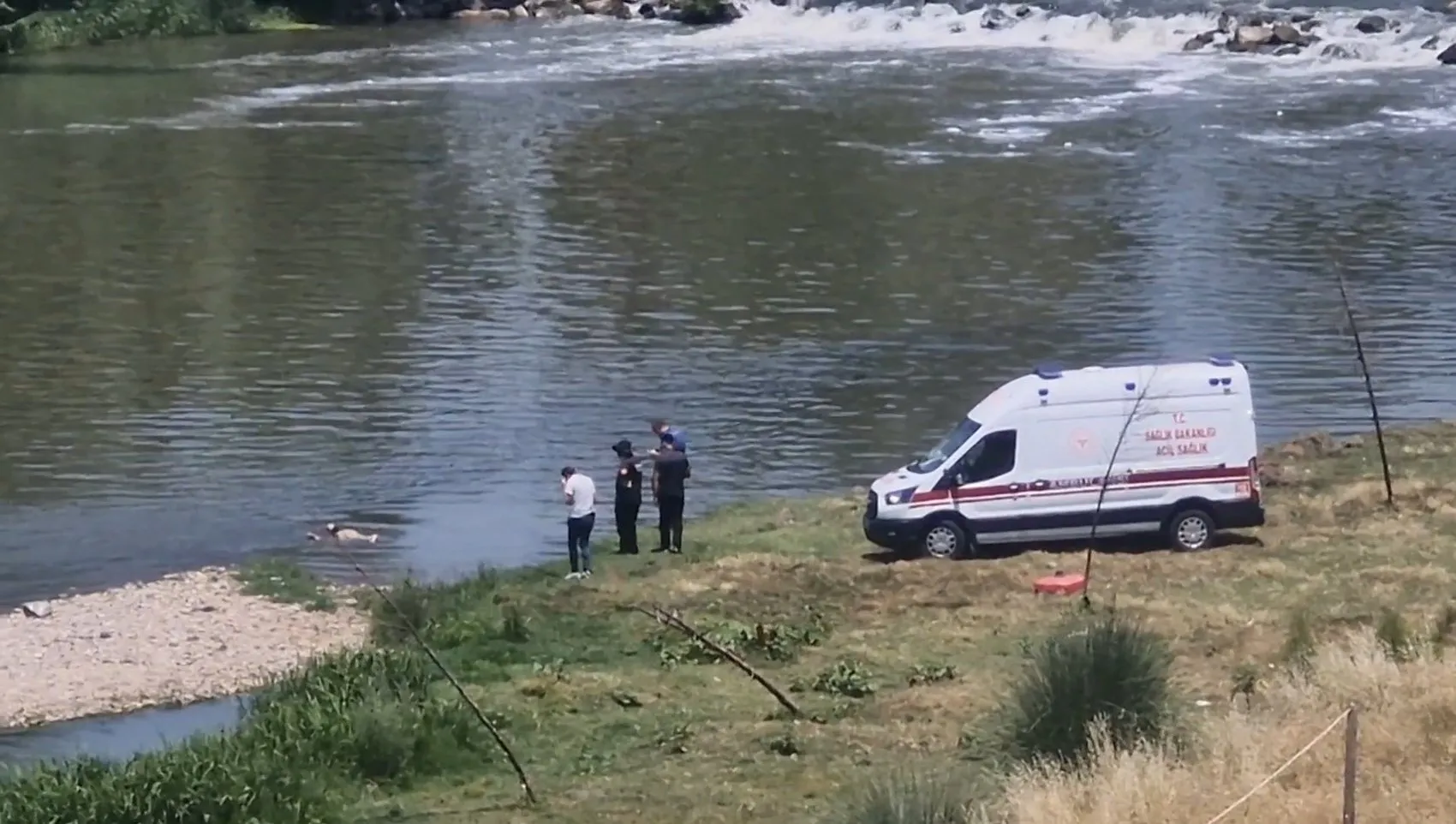 Diyarbakırda Dicle Nehri yüzeyinde bir erkek cansız bedeni keşfedildi