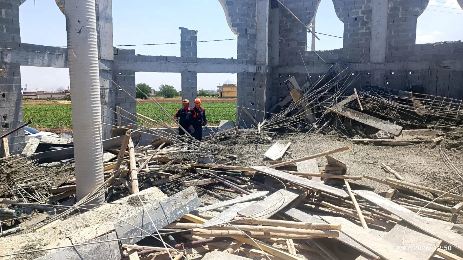Şanlıurfa'da cami inşaatı çöktü üç işçi yaralandı