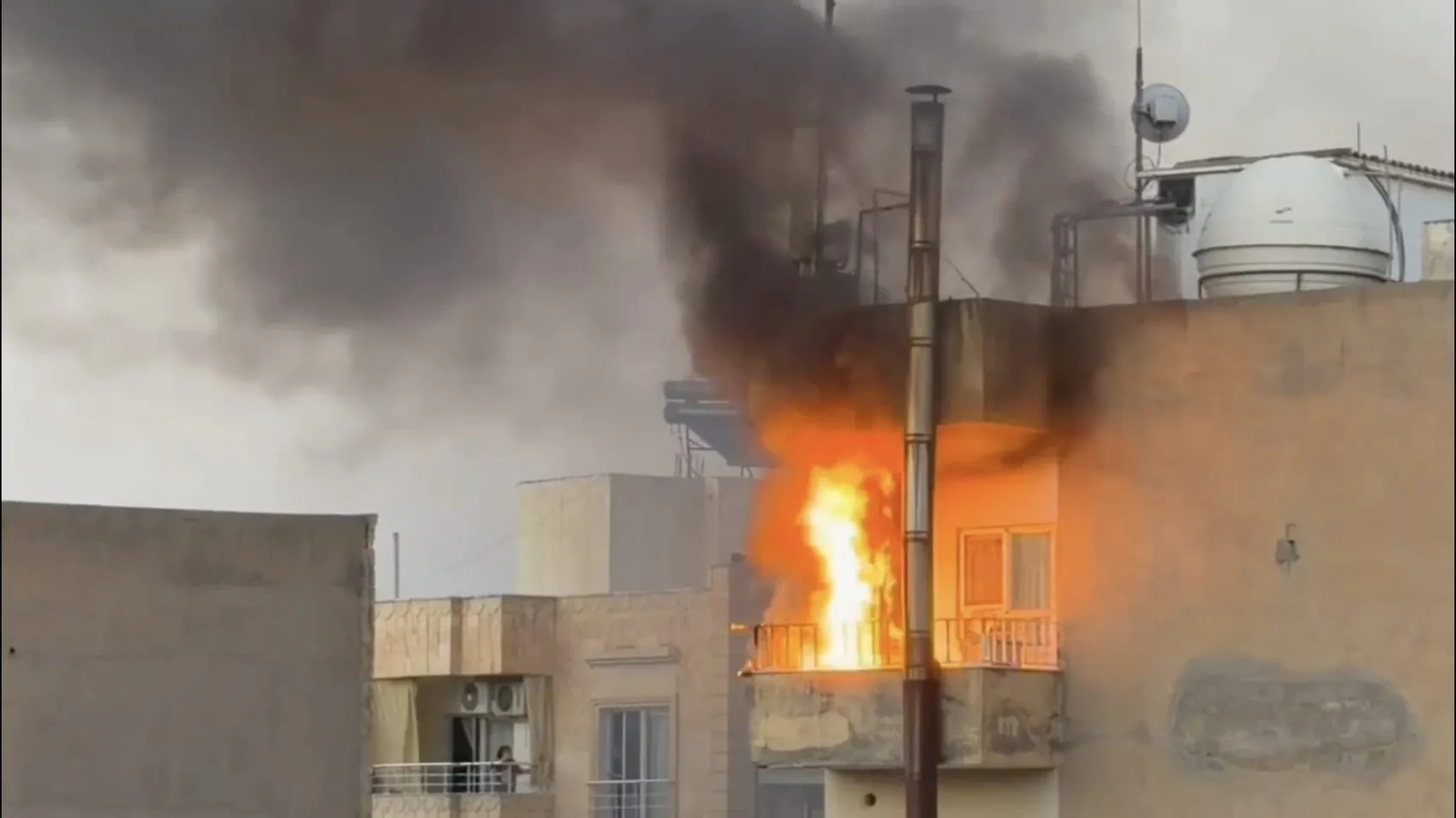 Nusaybin ilçesinde mutfak tüpü yangını ev sakinlerini hastanelik etti