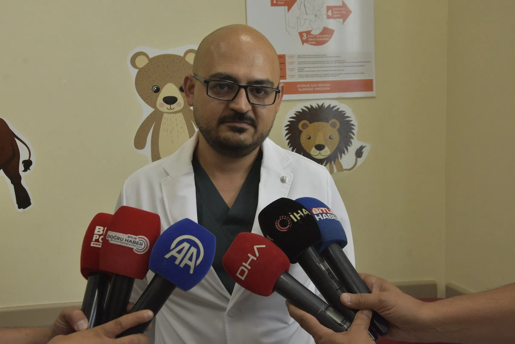 Bitlis'te saat pili yutan küçük çocuk endoskopi ile sağlığına kavuştu