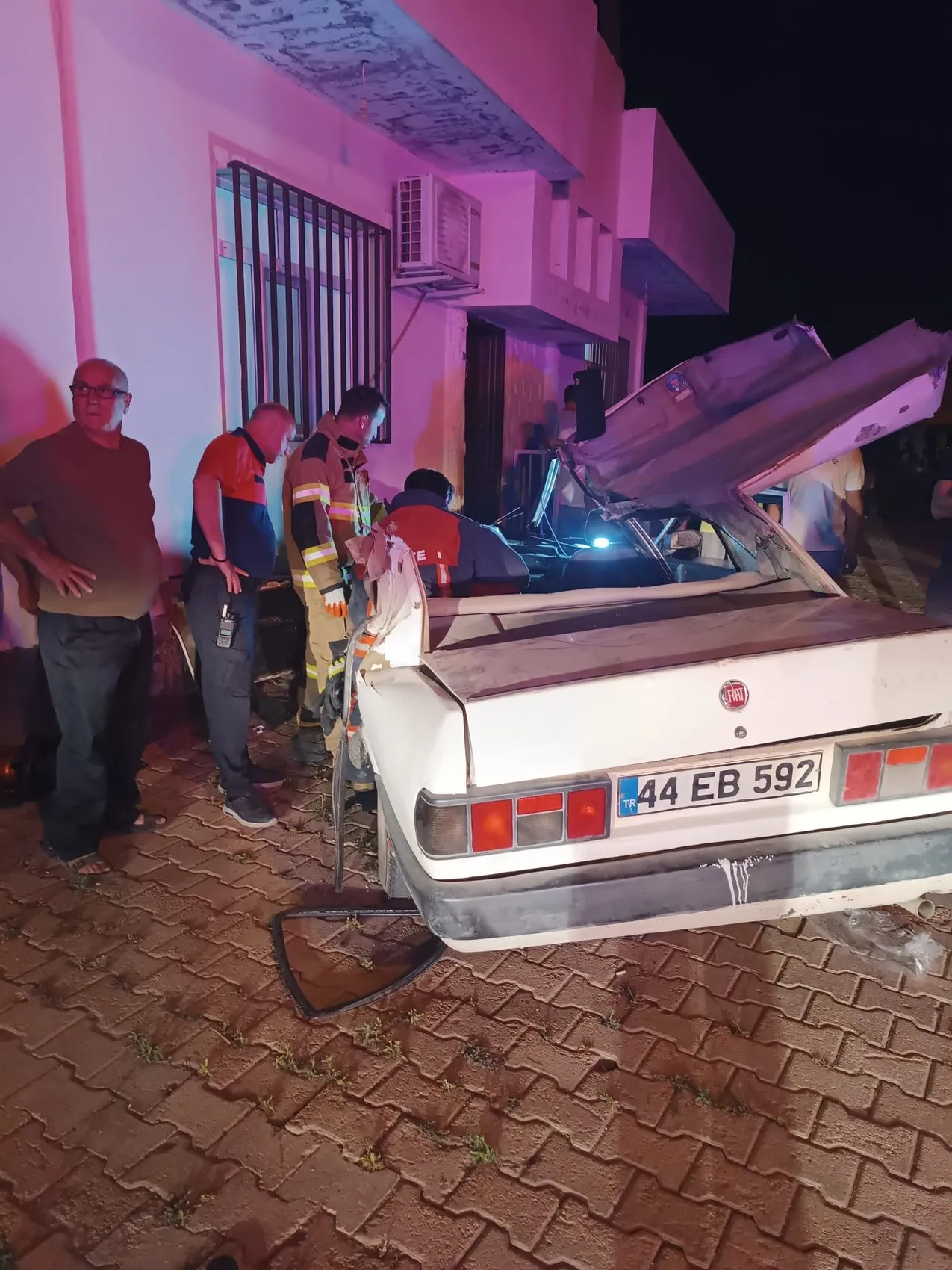 Kızıltepe yolunda traktör ile otomobil çarpıştı 4 yaralı