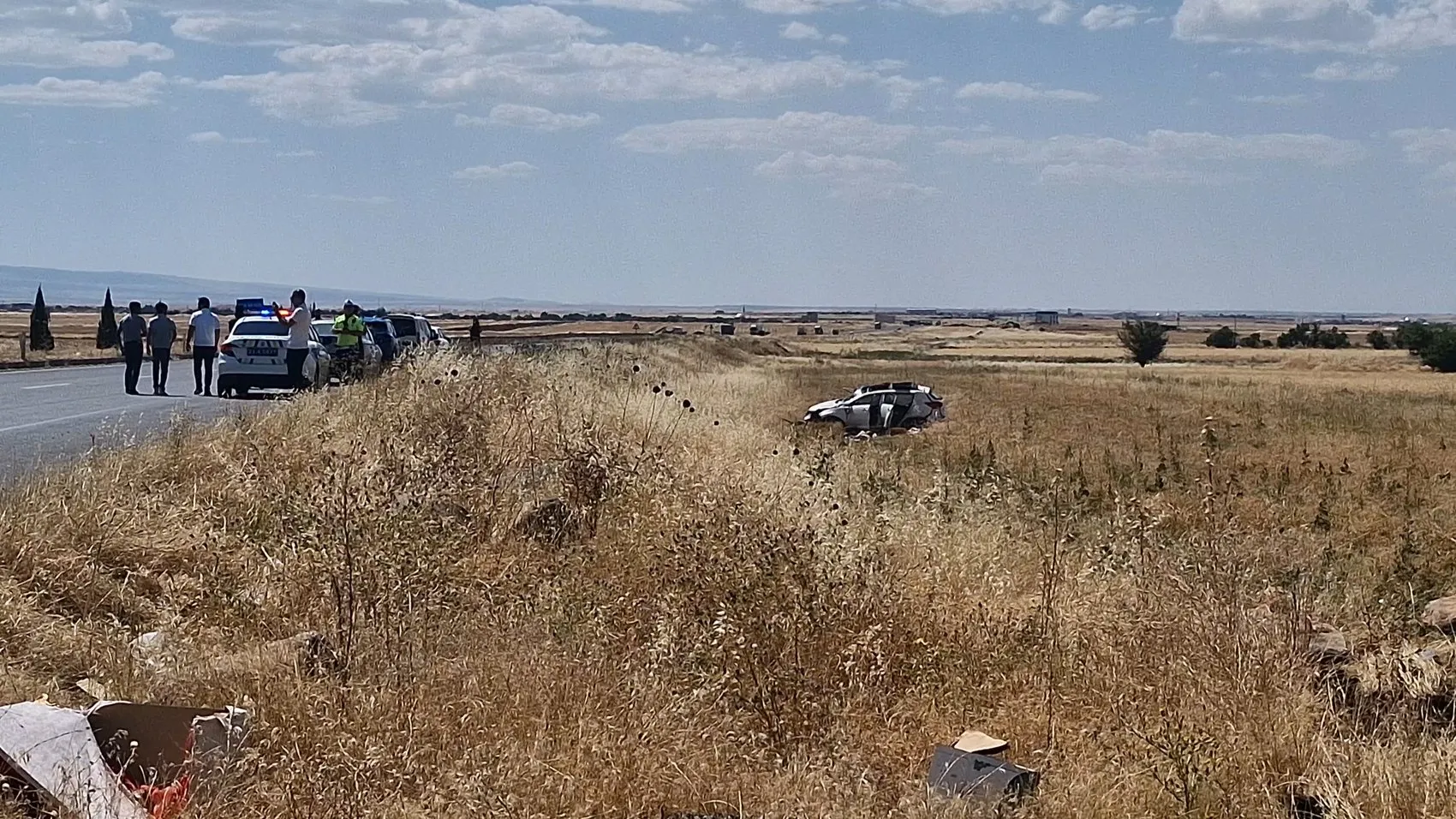 Diyarbakır Halid bin Velid yolunda cip tarlaya uçtu