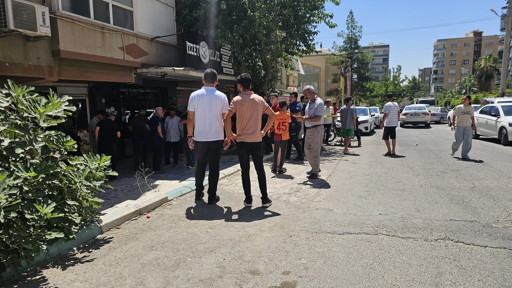 Şanlıurfa'da aile kavgası kanlı bitti Kuaför dükkanına saldırıda 4 kişi yaralandı
