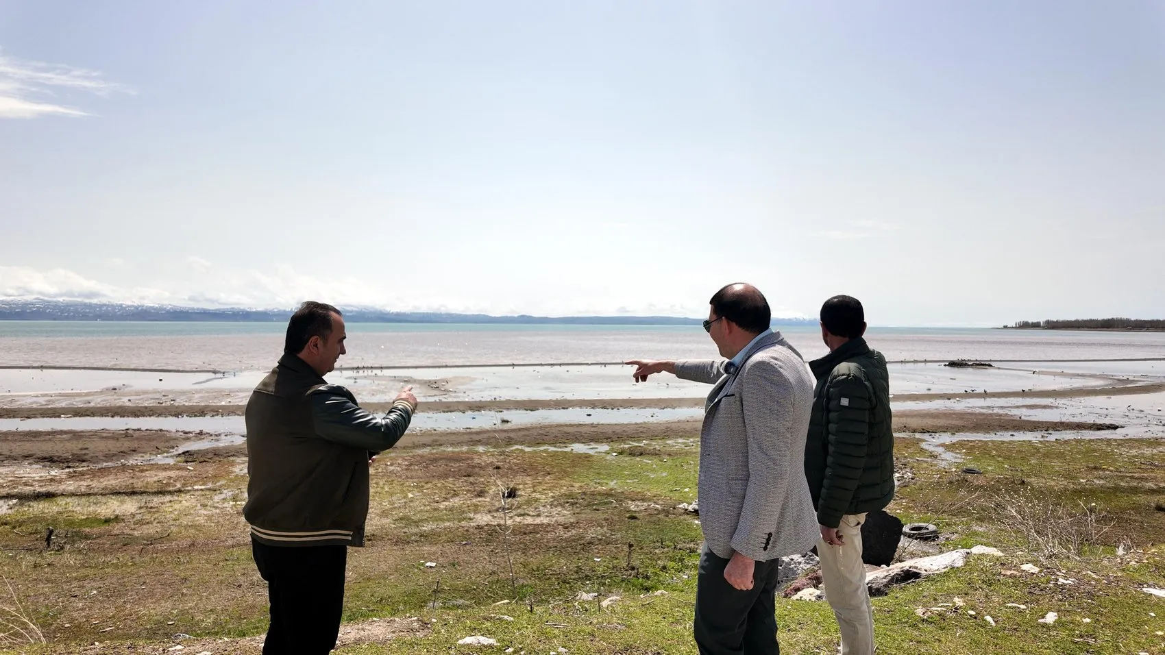 Van Gölü'ndeki yağış bereketi su altındaki gizemli oluşumları tekrar kapladı