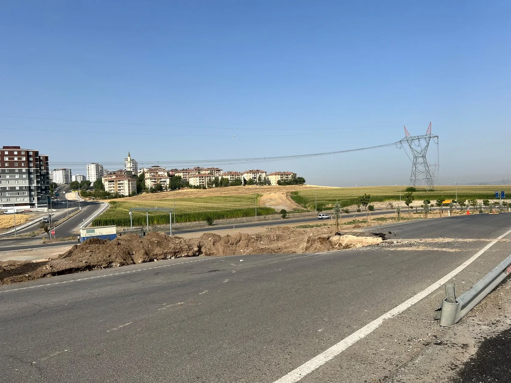 Batman Diyarbakır yolu su borusu patlaması nedeniyle trafiğe kapandı