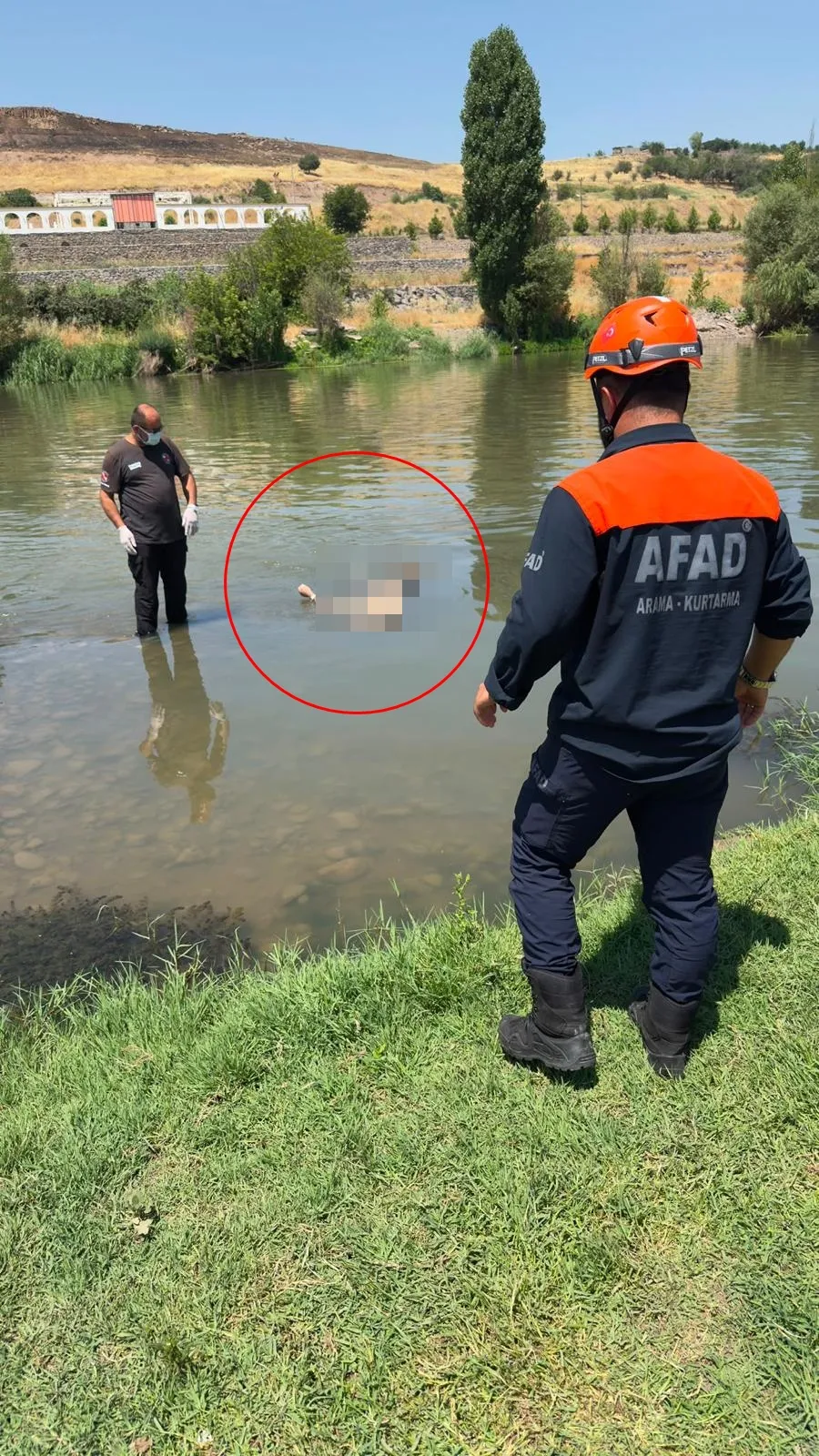 Diyarbakırda Dicle Nehri yüzeyinde bir erkek cansız bedeni keşfedildi
