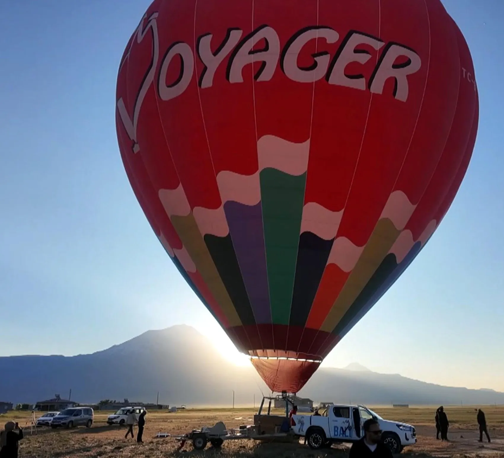 Ağrı Dağı ve İshak Paşa Sarayı üzerinde tarihi balon uçuşu yapıldı