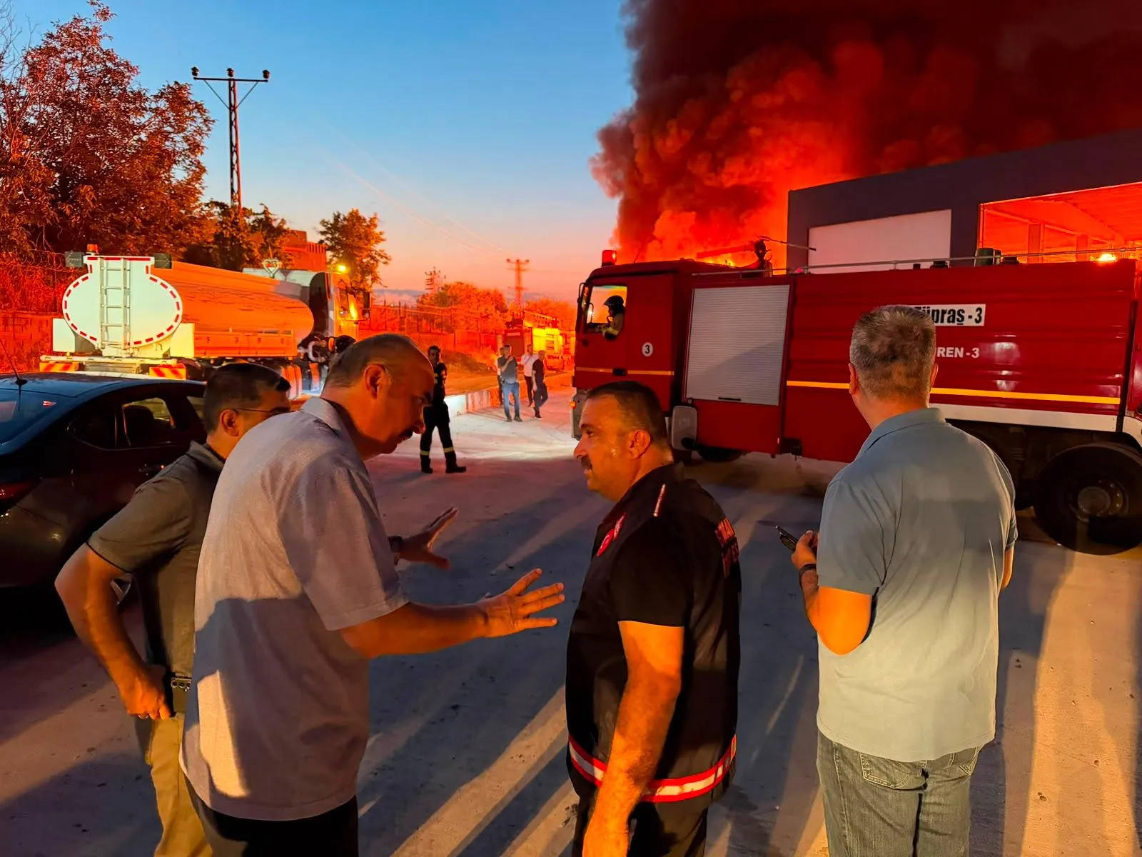 Batman Organize Sanayi Bölgesinde Market Deposunda Yangın Çıktı