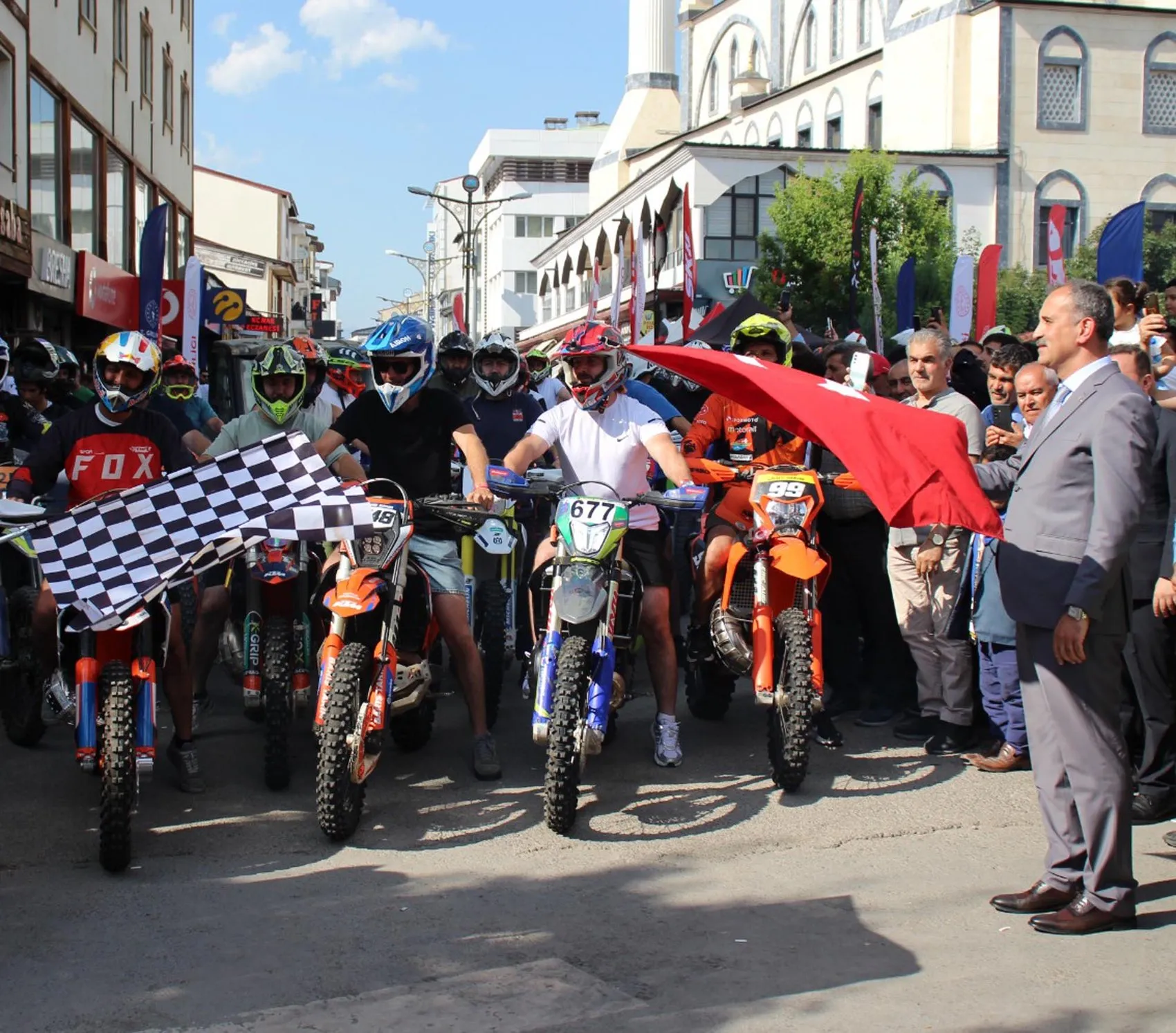 Ağrıda motor tutkunları şampiyonluk için gaza bastı
