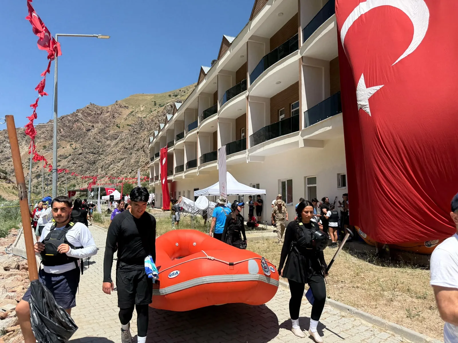 Botan Çayı Rafting Şampiyonası ile Adrenalin Dolu Günlere Ev Sahipliği Yapıyor