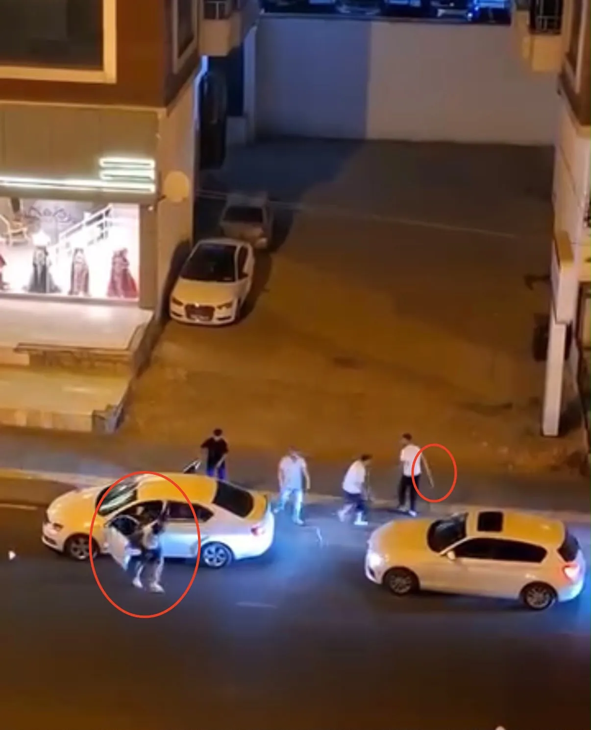 Bağlar sokaklarında sürücüler arasında sopalı kavga çıktı