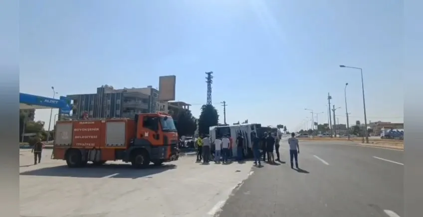Nusaybin yolunda devrilen TIR dehşetinden kıl payı kurtuldular