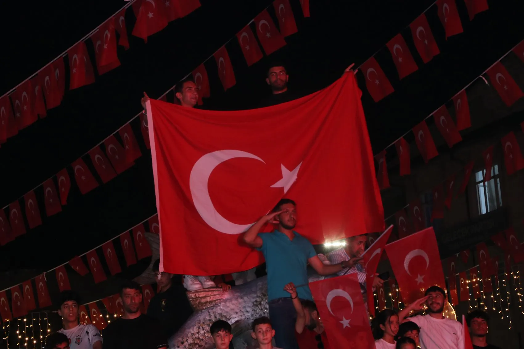 Van sokakları 15 Temmuz için tek yürek oldu