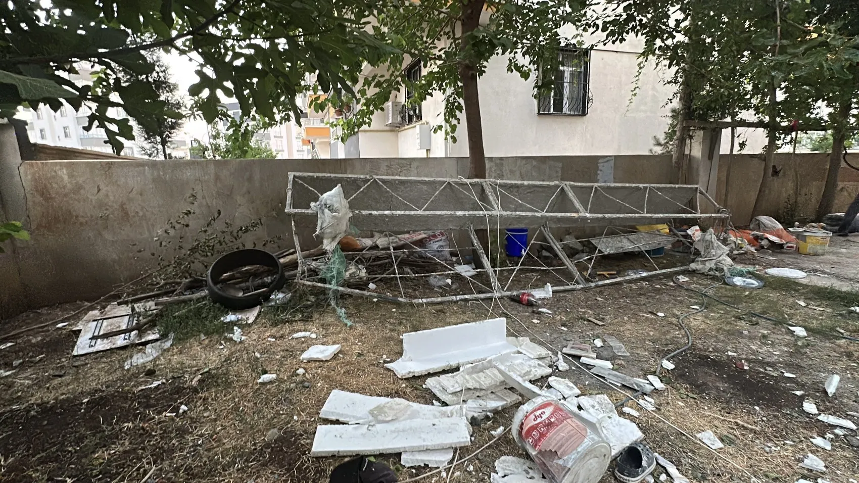 Siverek'te inşaat iskelesinden düşen iki genç işçi hayatını kaybetti
