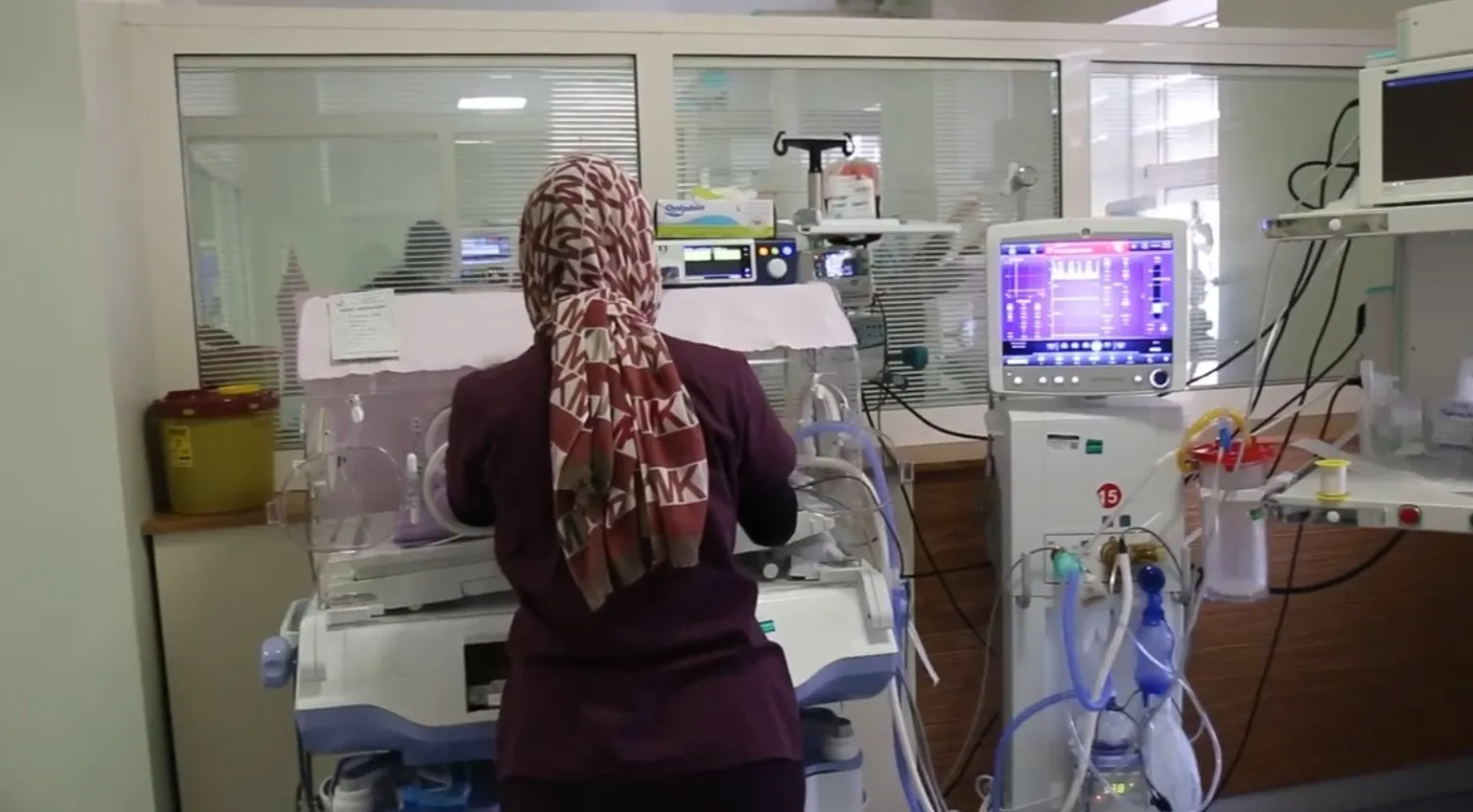Şanlıurfa Eğitim ve Araştırma Hastanesinde hemşire kılığıyla bebek çalmaya çalıştı