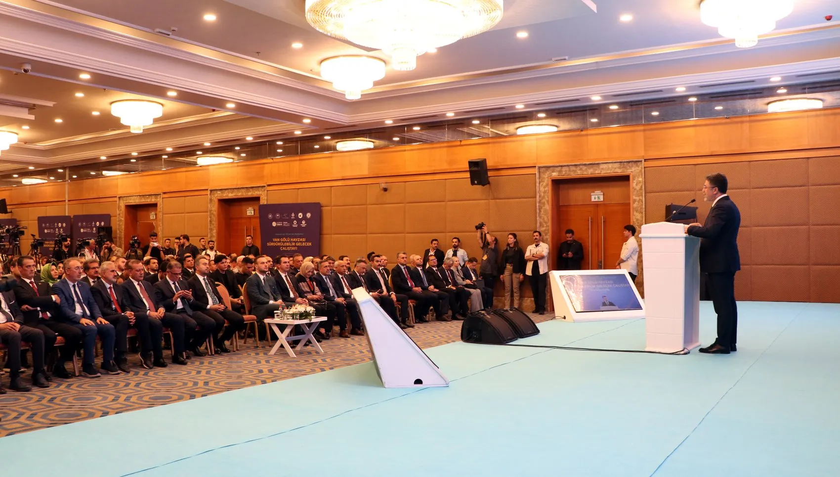 Bakan Yumaklı Van Gölü havzası için geleceğe dönük yeni yol haritasını açıkladı