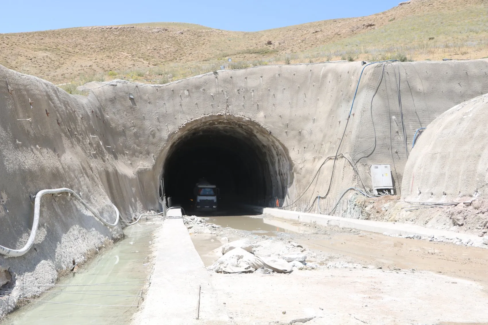 Yüksekova'da T2 tünel çalışması tüm hızıyla sürüyor