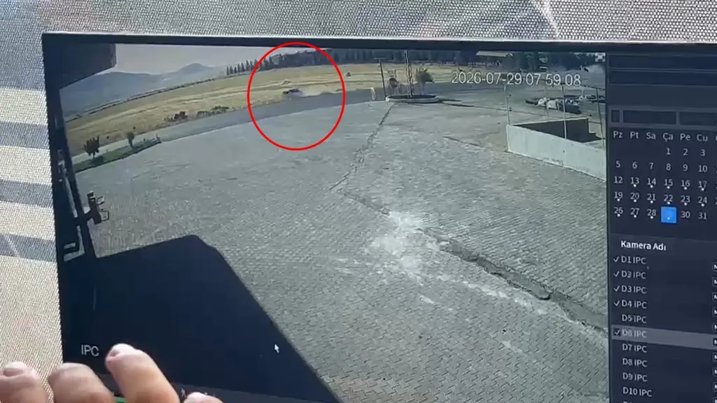 Derik ilçesinde kontrolden çıkan otomobil takla atarak ters döndü