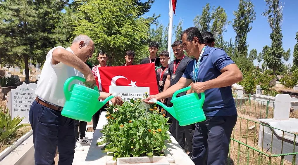 Milli sporculardan şehit Halil Hamuryenin kabrine anlamlı ziyaret